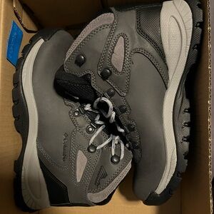 NEW - Columbia - Newton Ridge Plus - Grey Size 6.5